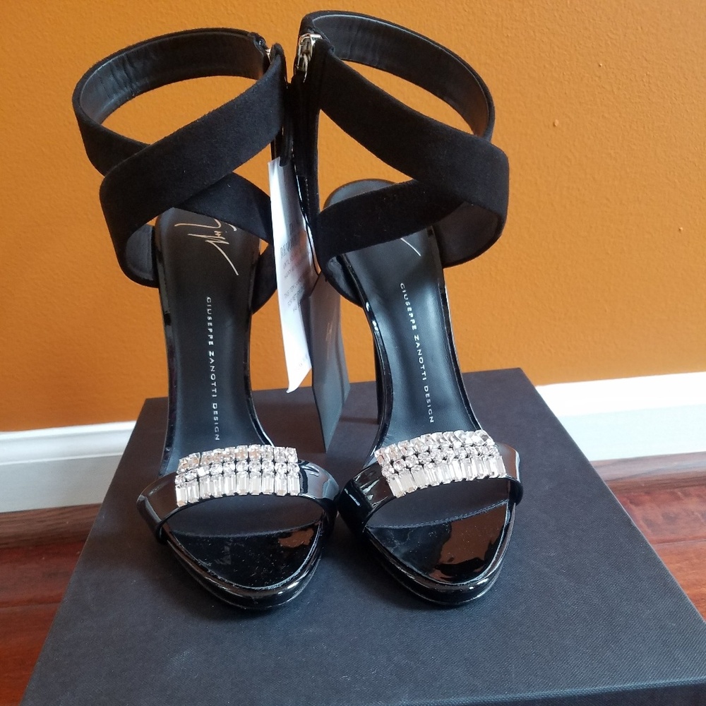Black Giuseppe Zanotti crystal sandals. Size 9/39 - Picture 3 of 6